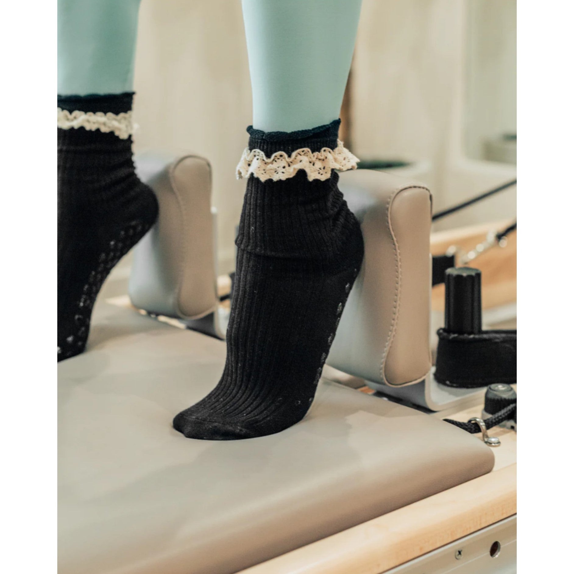 Lace Ankle - Grip Sock (Barre / Pilates)
