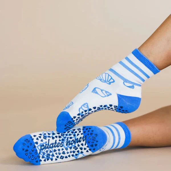 Pretty Shells - Crew Grip Sock (Barre / Pilates)