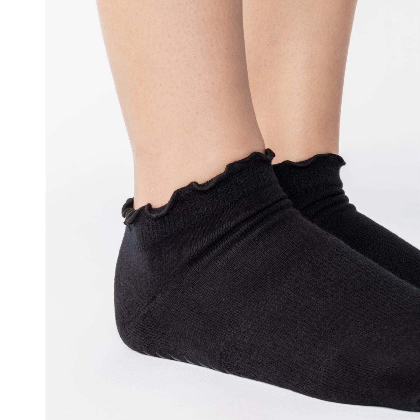Ruffle Ankle Grip Socks - Barre/Pilates
