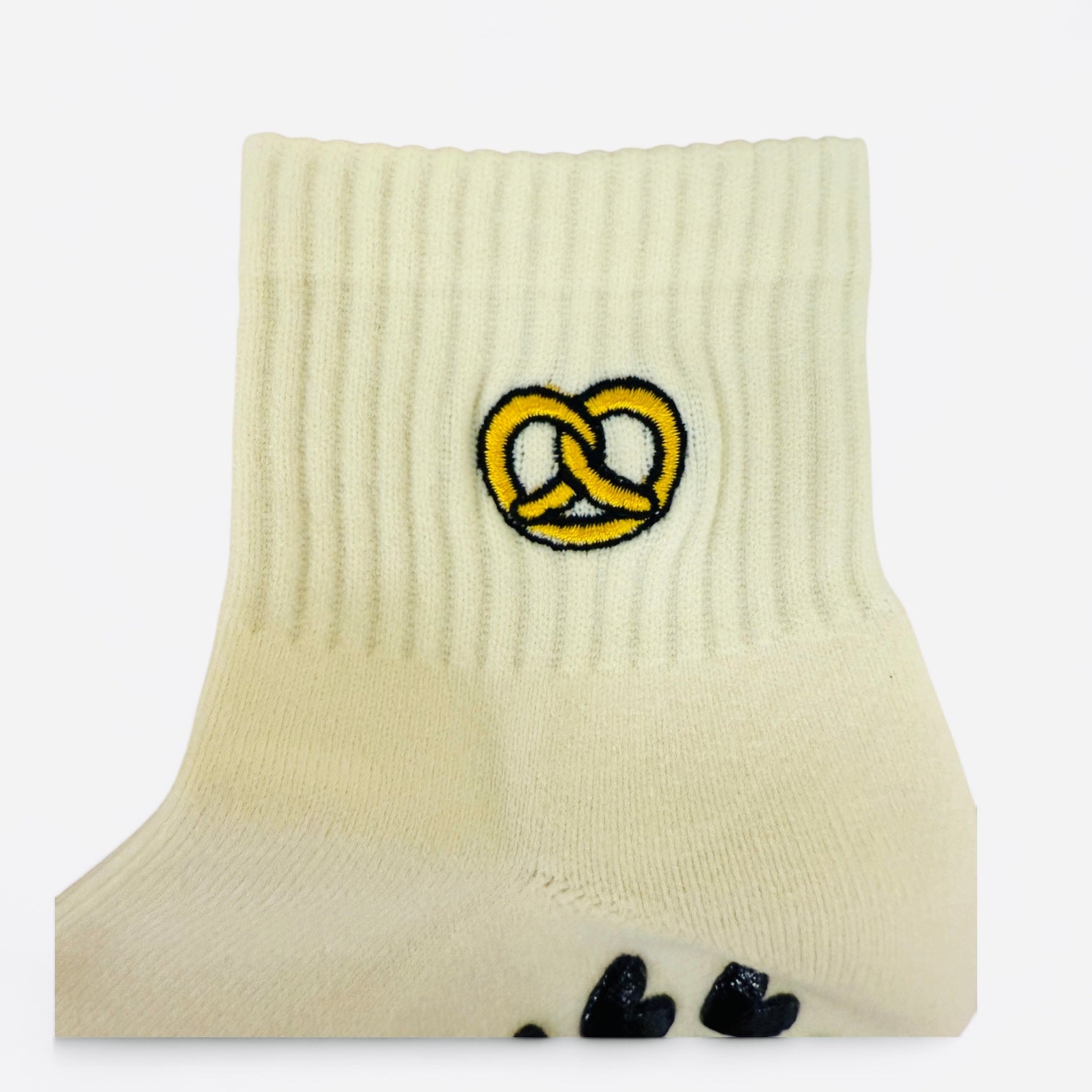 Pretzel - Embroidered Ankle Grip Socks