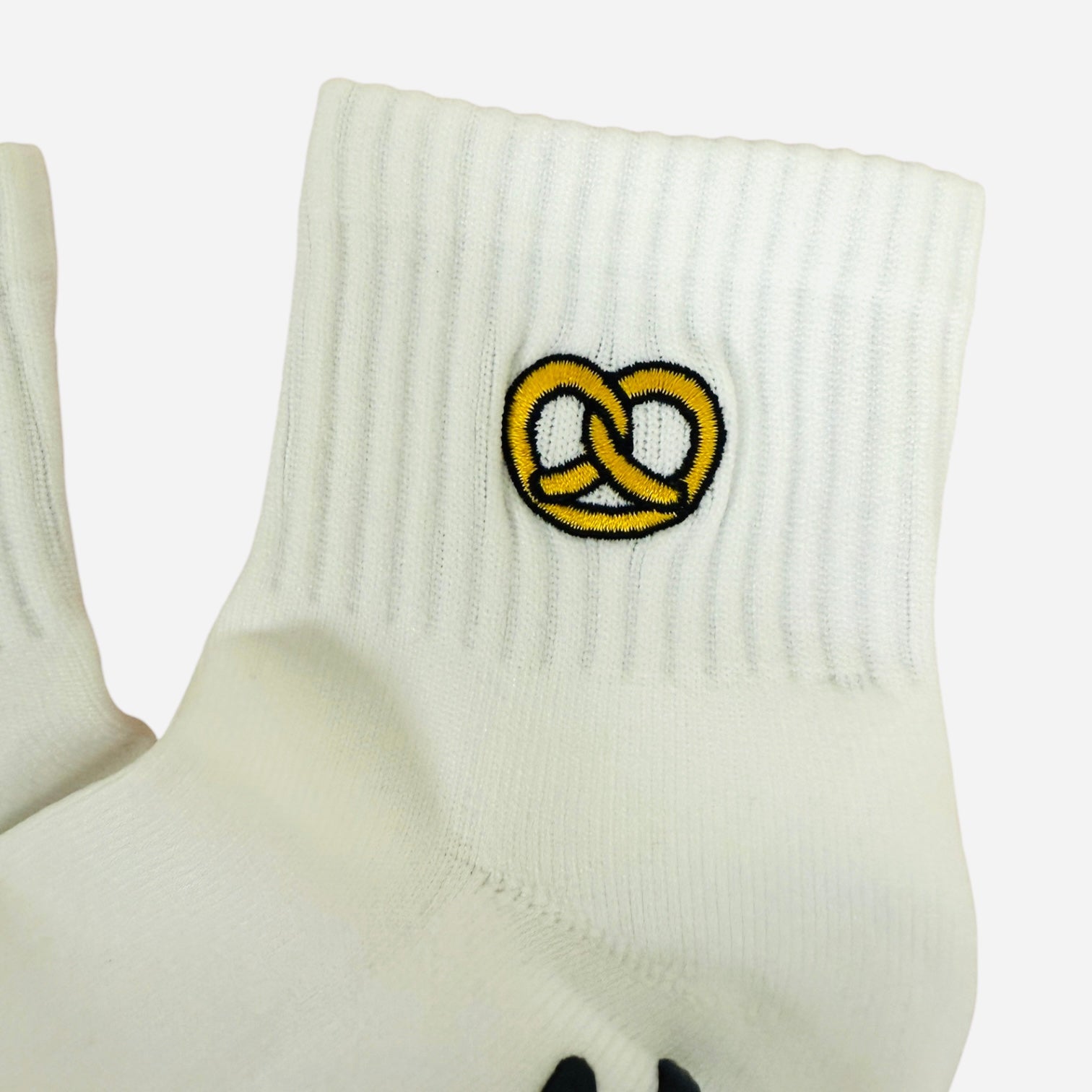 Pretzel - Embroidered Ankle Grip Socks