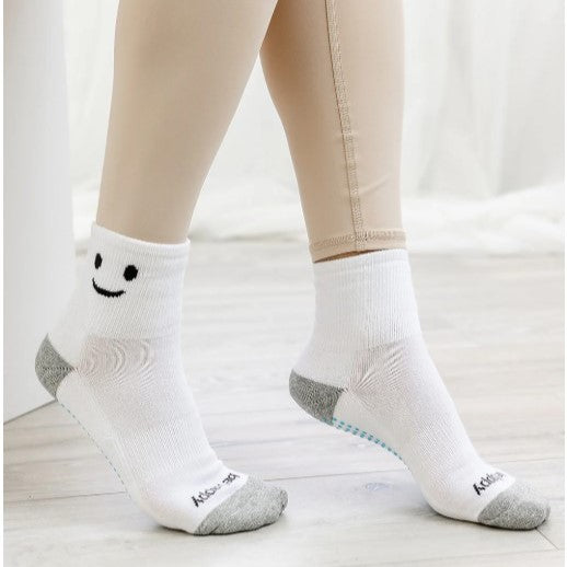 Be Happy -  Smile Short Crew Grip Socks (Barre / Pilates)