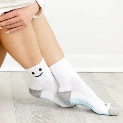 Be Happy -  Smile Short Crew Grip Socks (Barre / Pilates)