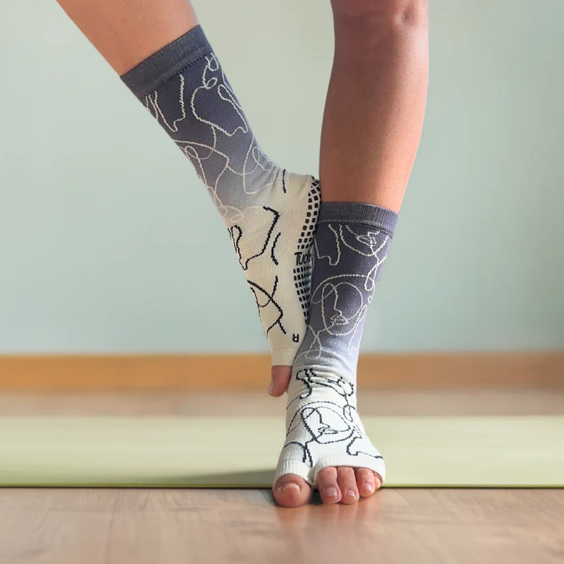 Crew Allegro Grip Socks (Barre / Pilates)